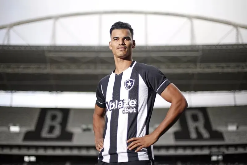 Jogador é a sexta contratação do clube nesta janela