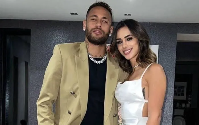 Namorada de Neymar também estava na aeronave