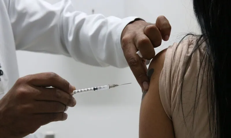 A capital tem cerca de 3,3 milhões de pessoas com doses em atraso, incluindo 544 mil que sequer completaram o esquema de vacinação primário.