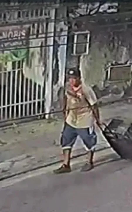Homem deixou a mala em uma esquina e foi embora