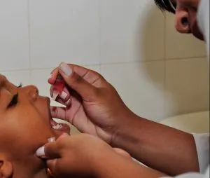 Adolescentes de até 15 anos também podem atualizar a caderneta vacinal