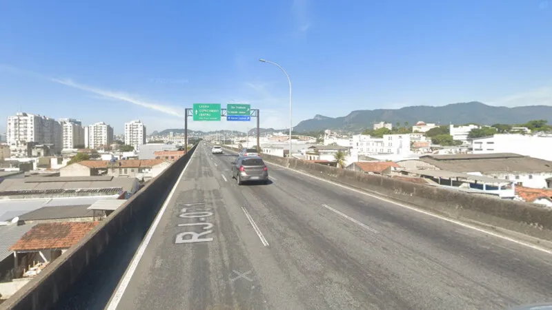 Via ficou interditada por 40 minutos; tráfego segue lento na avenida