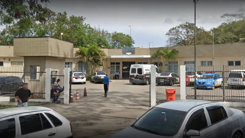 Cadáver foi levado para o IML de Tribobó; trânsito no trecho ficou congestionado pela manhã