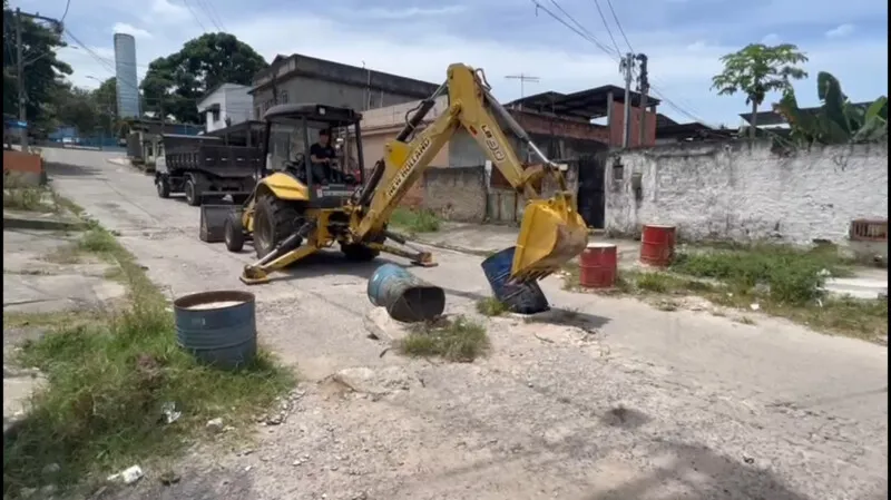 Policiais removeram obstáculos de vias públicas no Salgueiro