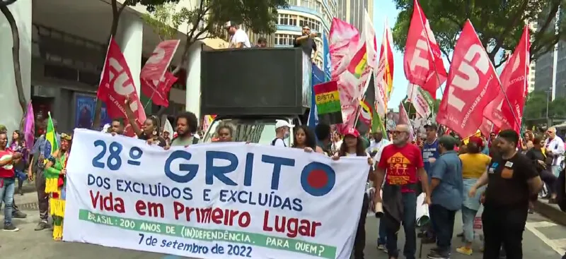 Grupo de manifestantes se reuniu na Presidente Vargas para defender direito de populações periféricas