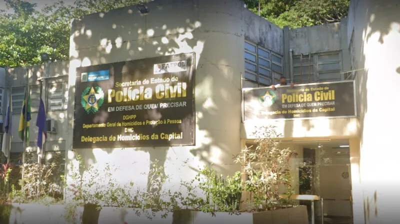 Agentes da Delegacia de Homicídios da Capital prenderam o suspeito na Rocinha