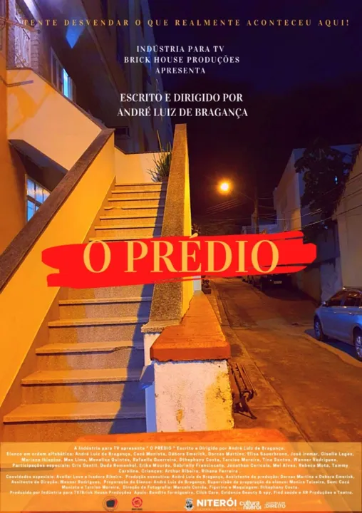 O filme é uma comédia policial que conta a história de uma morte na escada de um prédio