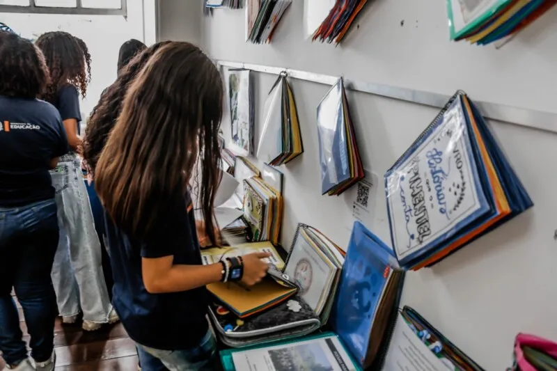 Livros foram produzidos por alunos