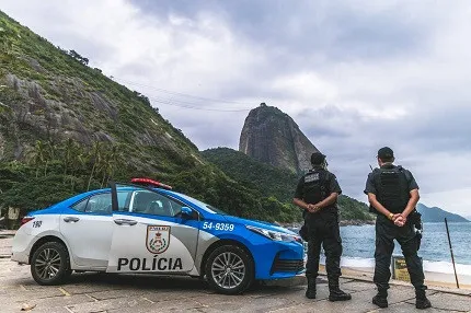Policiais vão usar microcâmeras nos uniformes