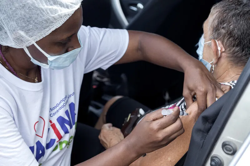 São Gonçalo continua vacinando população contra a doença