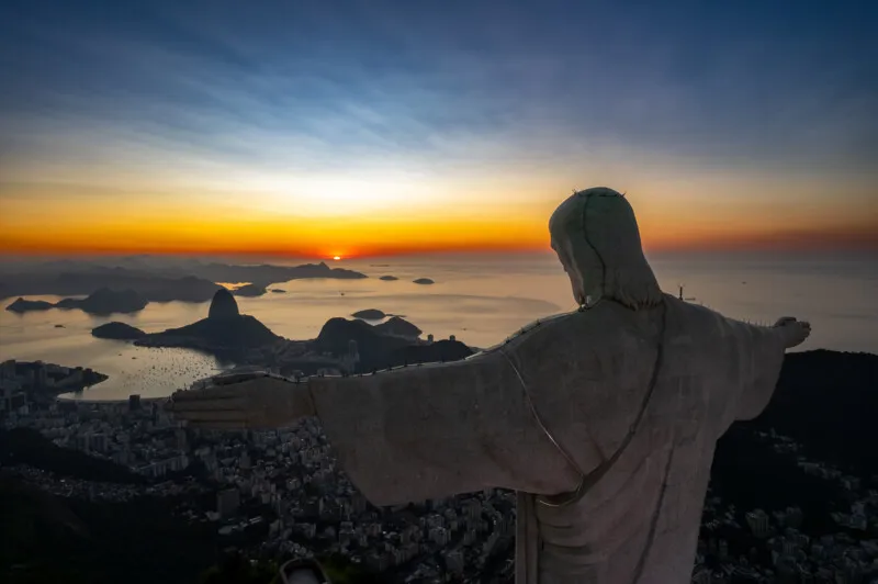 Ocorrerão painéis de debates com o objetivo de encontrar soluções e fomentar o turismo LGBT+ no Brasil e no Mundo