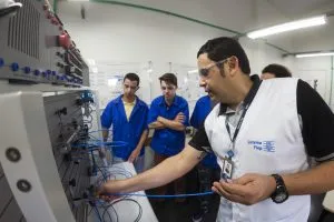 Tem vagas para eletricista, mecânico, técnico em manutenção, analista de marketing digital, coordenador de operações financeiras, analista de logística e designer
