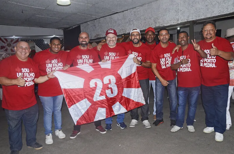Na ocasião, serão apresentados o primeiro e o segundo casal de Mestre-sala e Porta-bandeira da escola
