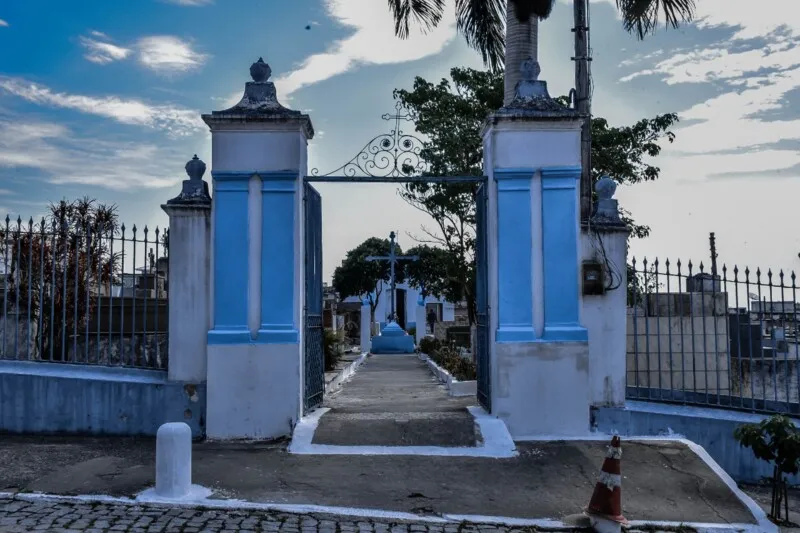 Quem tiver dificuldade para localizar o túmulo, deve se dirigir ao funcionário que estará no portão ou comparecer na sede administrativa da funerária