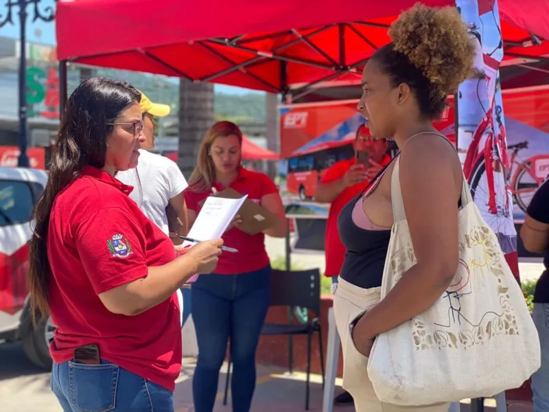 Equipe ouviu elogios, críticas e sugestões sobre o serviço de transporte no bairro