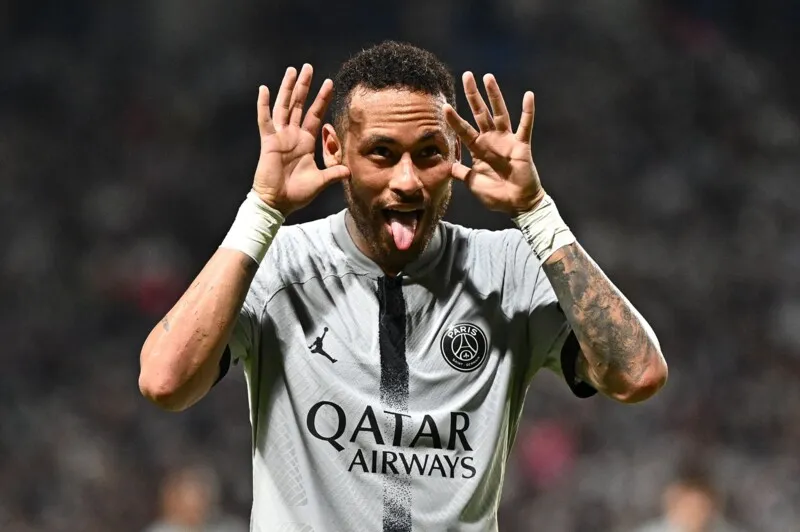 Craque brasileiro marcou dois gols pelo PSG em goleada de 6 a 2 contra o Gamba Osaka