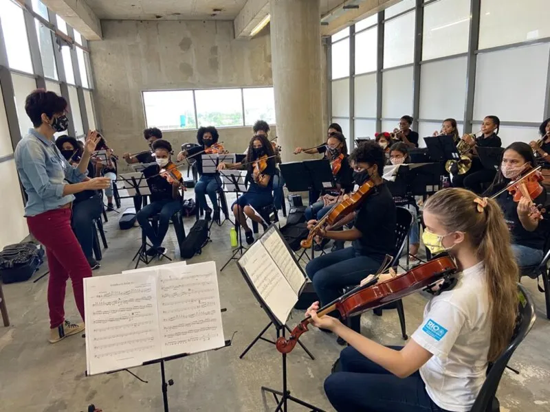 Para participar do projeto, não é necessário ter conhecimento musical, nem ter instrumento