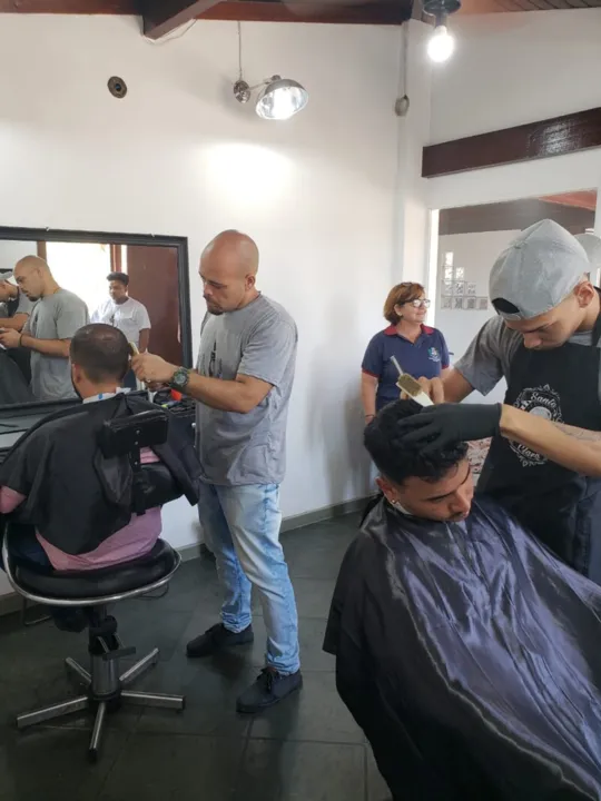 As oficinas recebem alunos de diversas faixas etárias, com idade mínima de 6 anos
