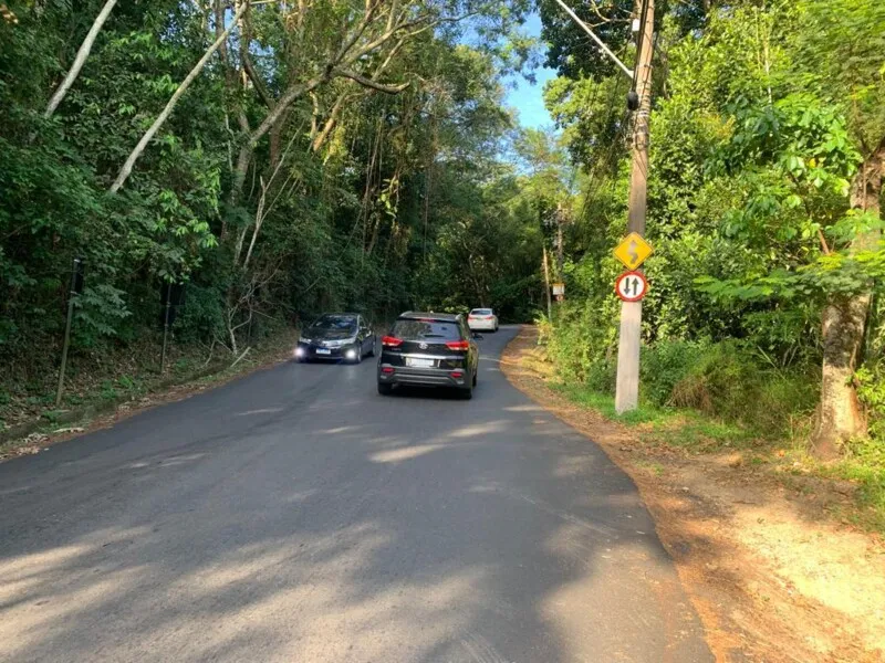 Interdição de cerca de 30 minutos gerou congestionamento na Estrada da Serrinha