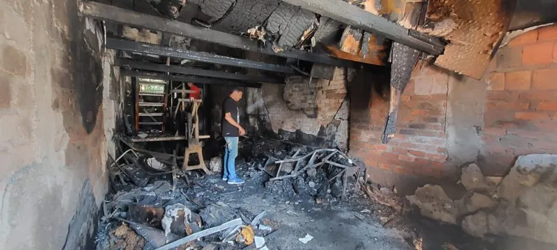 Incêndio destruiu totalmente a Gráfica Raposo