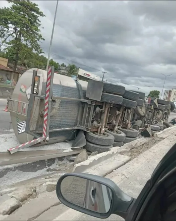 Acidente aconteceu por volta das 9h42 da manhã