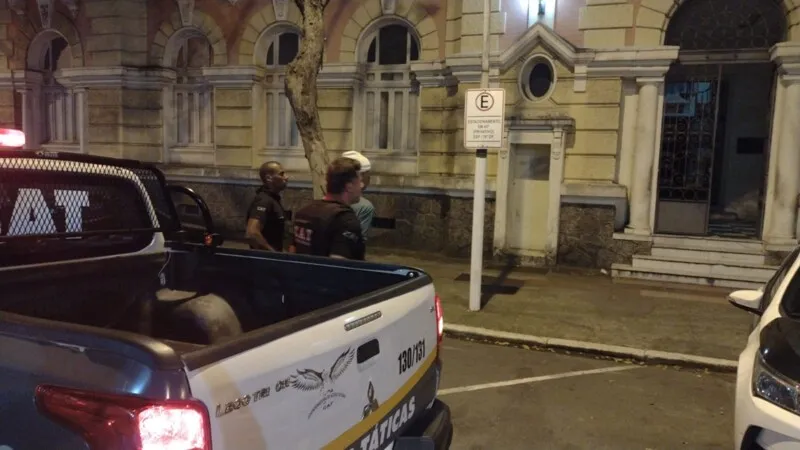 O caso aconteceu próximo a Rua Reverendo Armando Ferreira no Largo da Batalha