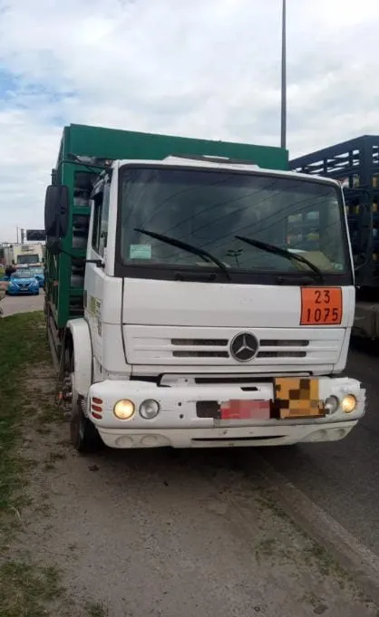 Polícia recupera caminhão com carga de 512 botijões de gás