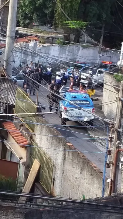 A ação aconteceu no bairro Barreto, em Niterói, na última quinta (17) e teve apoio da PM