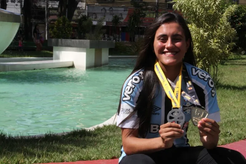 Antes de jogar no Sul e defender a Seleção Brasileira, Ana Clara Guimarães jogou nas ruas e nas quadras de futsal  de São Gonçalo