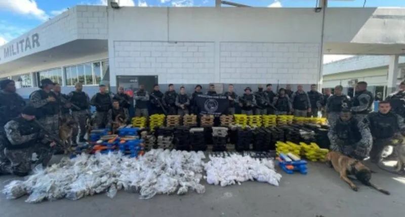 Operação da Polícia na Maré apreende três toneladas de maconha e oito carros roubados