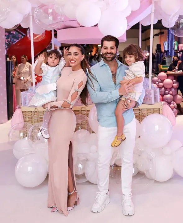 O DJ compartilhou algumas fotos da celebração que aconteceu em São Paulo