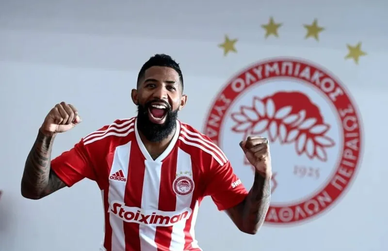 Rodinei foi anunciado neste domingo (11), como novo reforço do Olympiacos, da Grécia