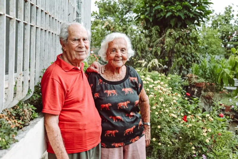 Moradores de São Gonçalo compartilham como vivem a rotina de casados depois dos noventa