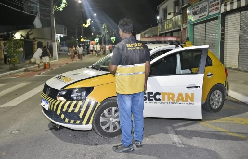39 multas de trânsito, a maioria por estacionamento irregular, durante o serviço para o réveillon 2023 na cidade