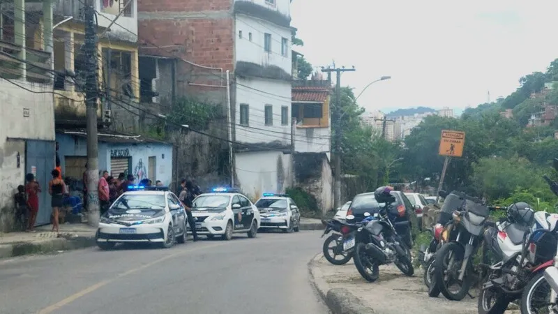 Agentes da Delegacia de Homicídios da região estiveram no local