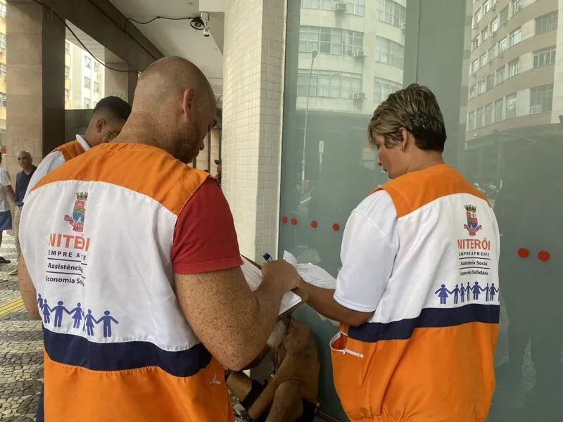Prefeitura de Niterói realiza abordagem à população em situação de rua no Centro e em Icaraí