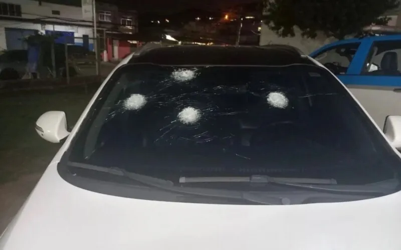 Carro era blindado e ninguém se feriu