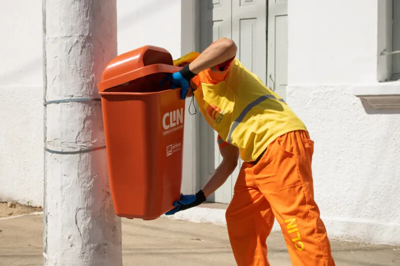 Recipientes são para pequenos detritos