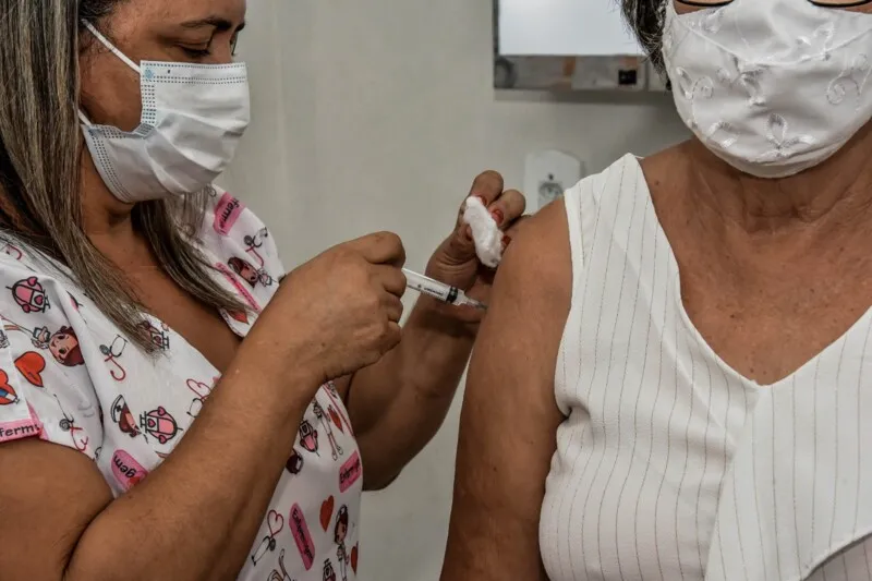 Município vacina idosos acima de 60 anos