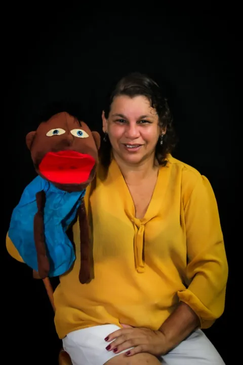 Durante a apresentação, entretanto, a menina aprenderá a praticar boas ações