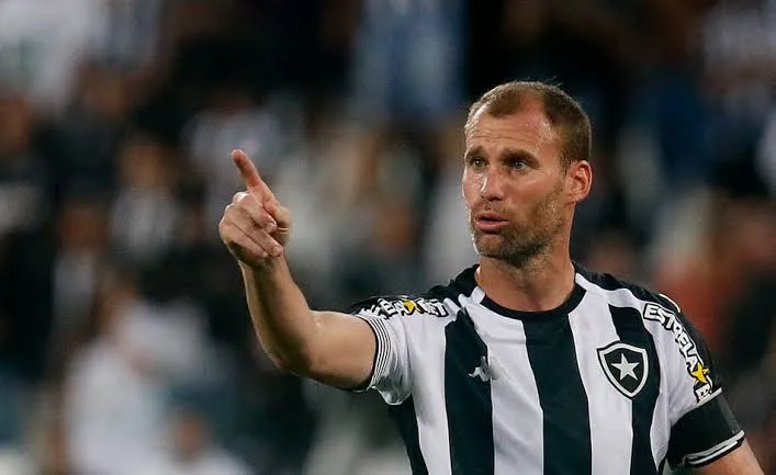 Joel Carli deve estar disponível para essa partida