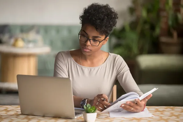 Jovens empreendedores têm até domingo,3, para se inscreverem no programa iniciativa jovem