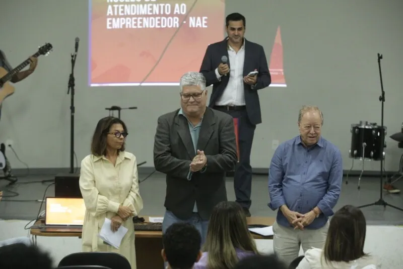 Foi aberto um processo de seleção para o preenchimento de vagas remanescentes para o curso técnico de administração