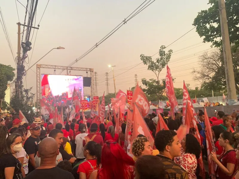 Ontem a noite, antes de vir a São Gonçalo, Lula fez comício em Nova Iguaçu