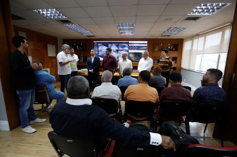 Também estavam presentes na reunião os secretários de Direitos Humanos, de Assistência Social e Economia Solidária e a primeira-dama da cidade