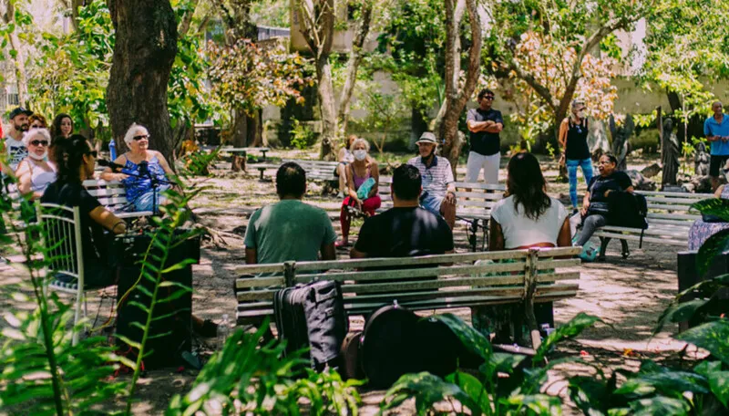 Quem passar pela Fonte do Itajuru vai apreciar uma programação com samba e chorinho ao som da Família Lopes