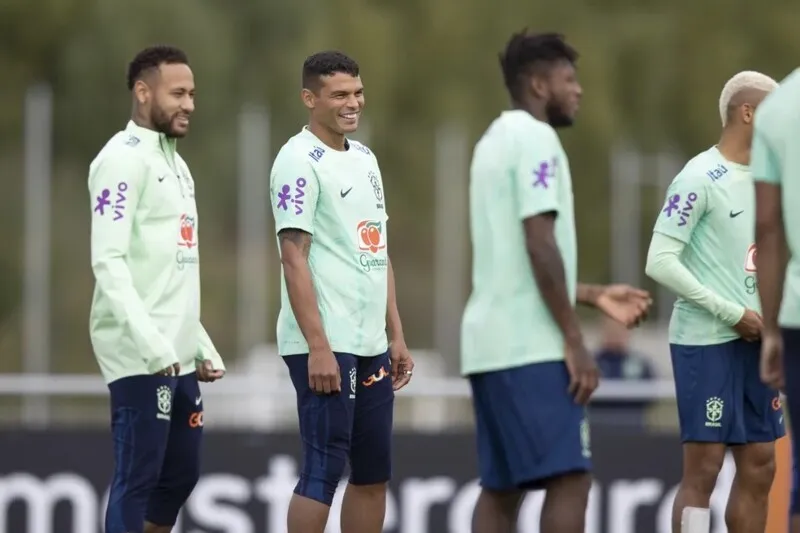 Neymar precisou de atendimento médico no gramado