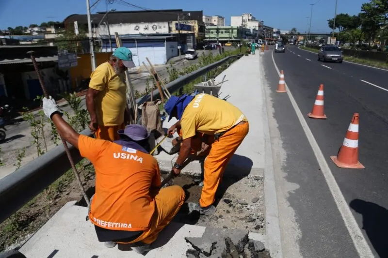 A estrada, que liga a BR-101 à RJ-104, estava com as obras paradas há oito anos