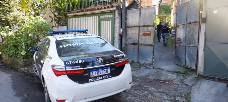 Conforme informações da Polícia Militar,  a ação aconteceu em diversos pontos da comunidade,  com inúmeras equipes de policiais