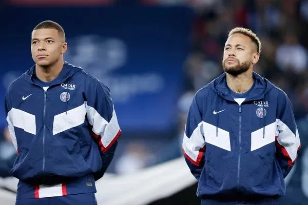 Tensão entre Neymar e Mbappé cresce a cada dia